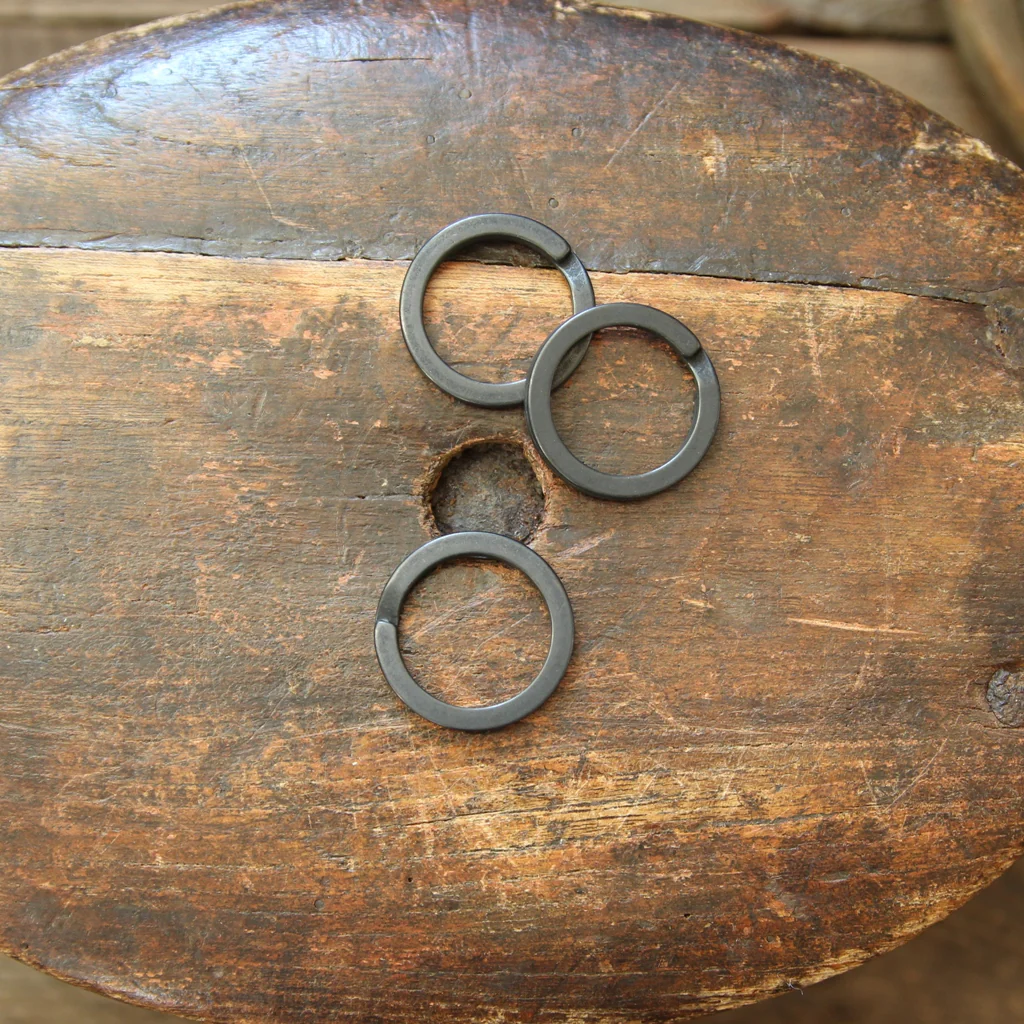 Flat Split Ring Black - Image 2