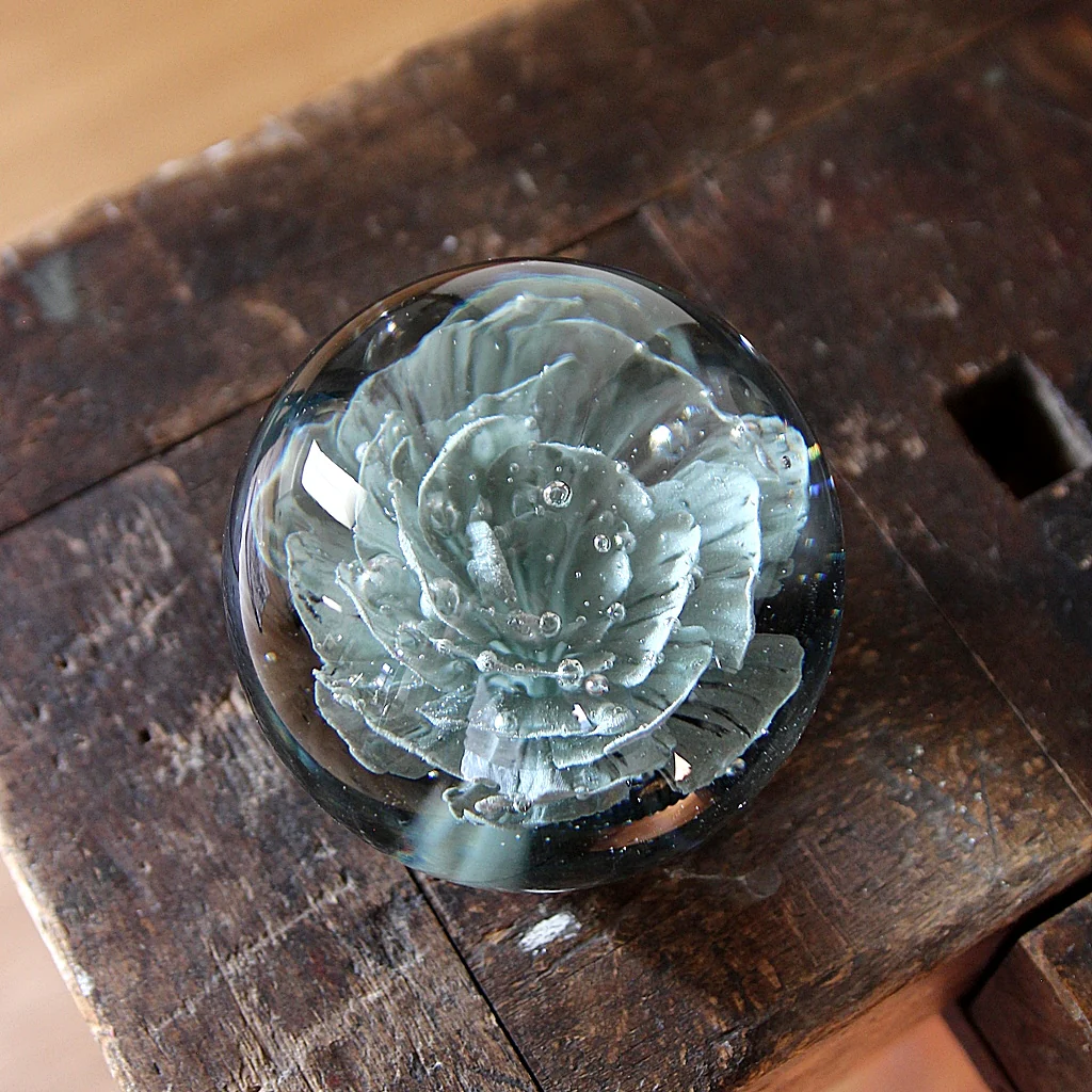 Green Flower Paperweight - Image 2