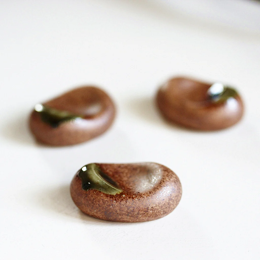 Pebble Chopstick Rest – Green Splash - Image 3