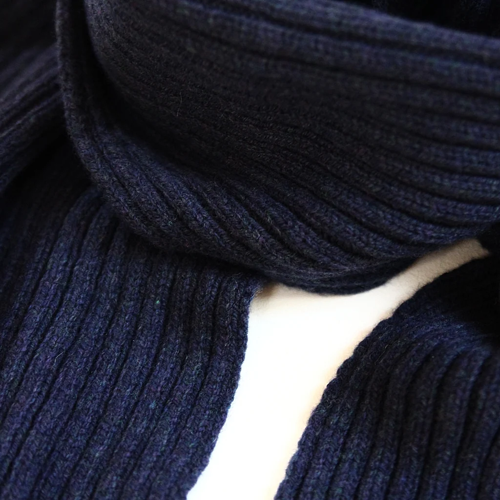 Ribbed Lambswool Scarf - Navy - Image 2