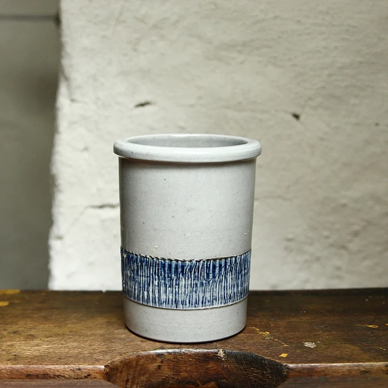 Utensilienhalter mit blauer Strukturglasur - Image 4